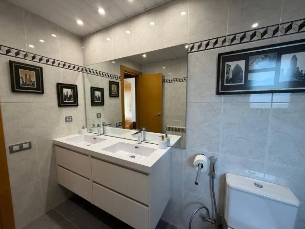 Baño de Piso de alquiler en Sabadell con Aire acondicionado, Calefacción y Parquet