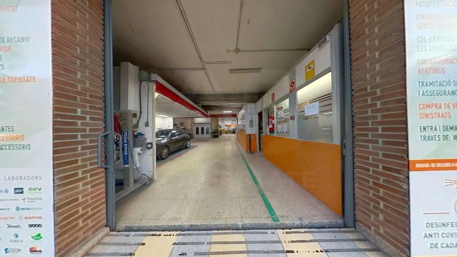 Local comercial en alquiler en Avenida Avinguda de Sant Jordi 18 18