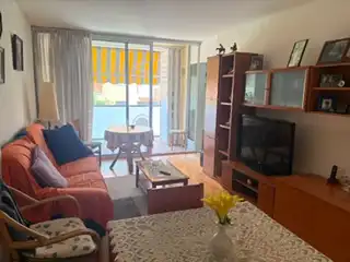 Sala de estar de Piso en venta en Sant Feliu de Llobregat con Calefacción, Parquet y Balcón
