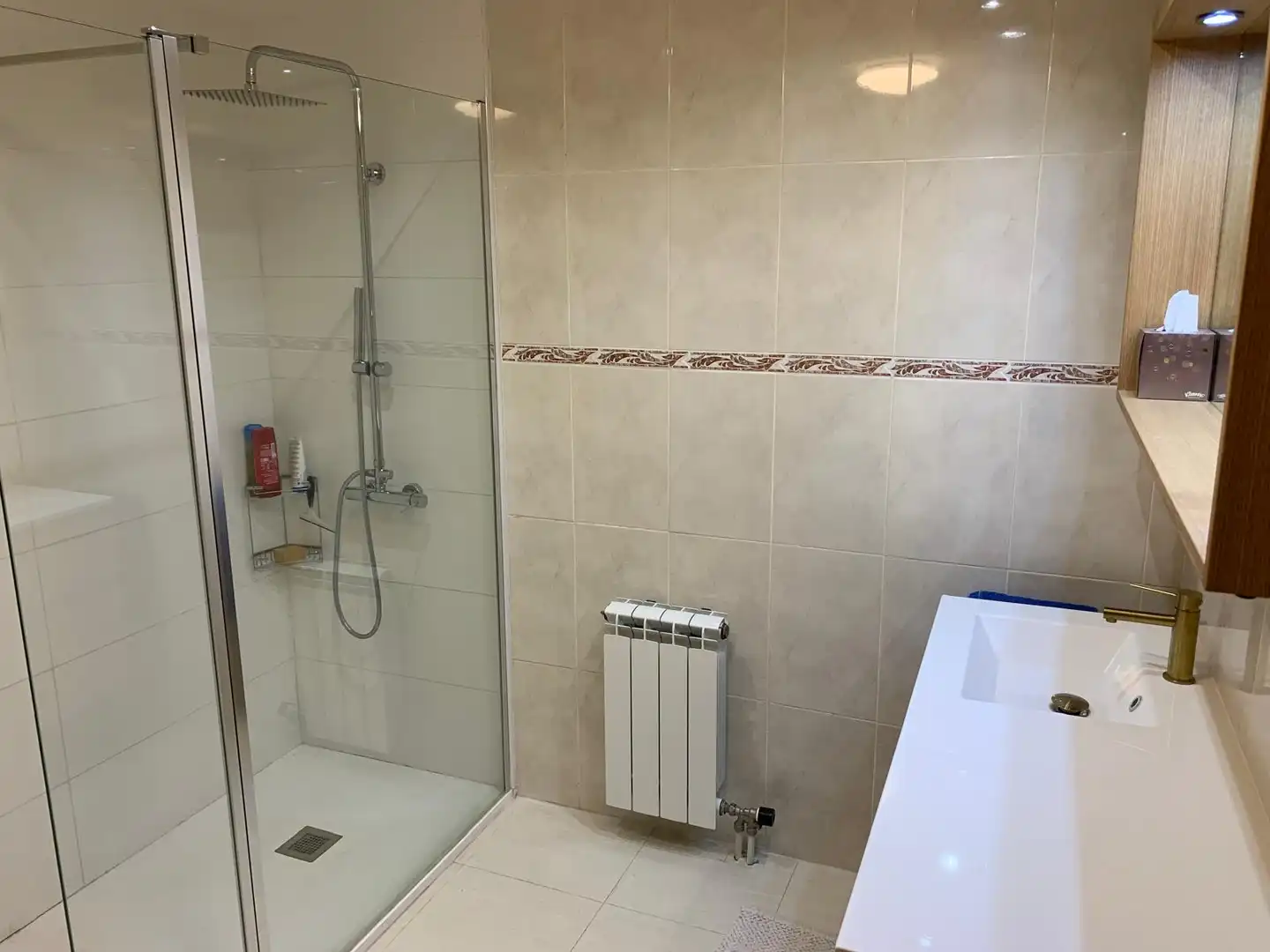 Baño de Dúplex en venta en Roses con Terraza, Piscina y Horno
