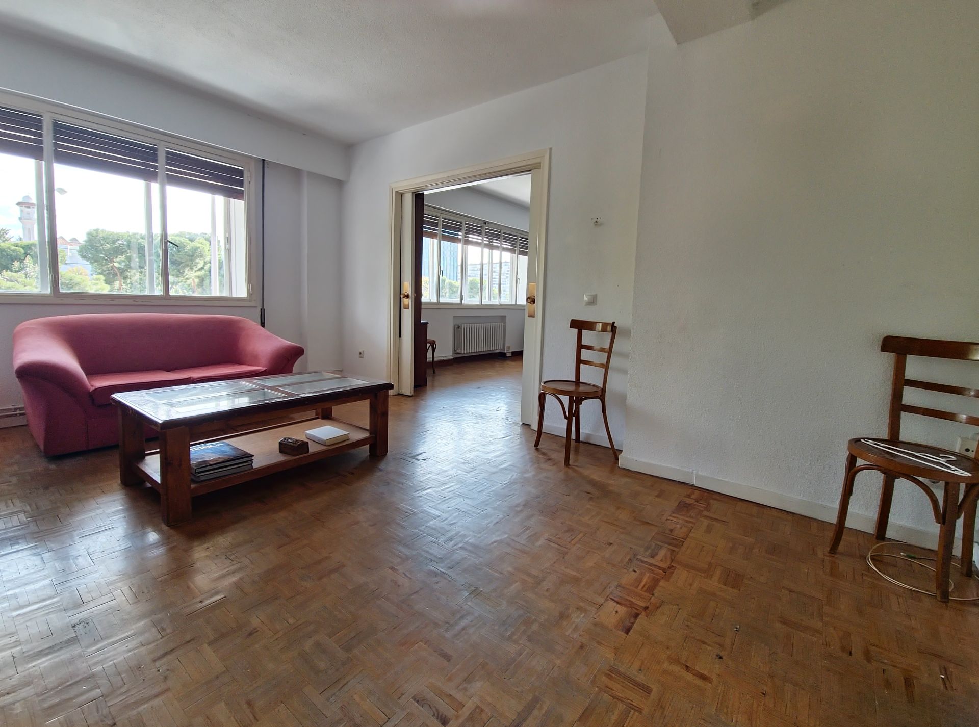Living room of Flat for sale in  Madrid Capital  with Air Conditioner, Heating and Parquet flooring