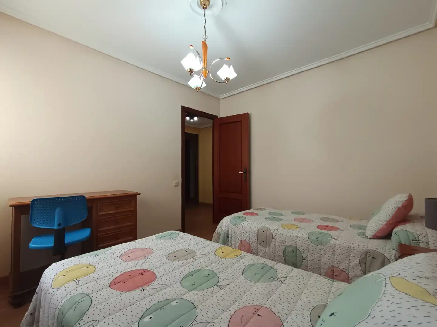 Schlafzimmer von Wohnung zur Miete in Gijón  mit Heizung, Abstellraum und Möbliert