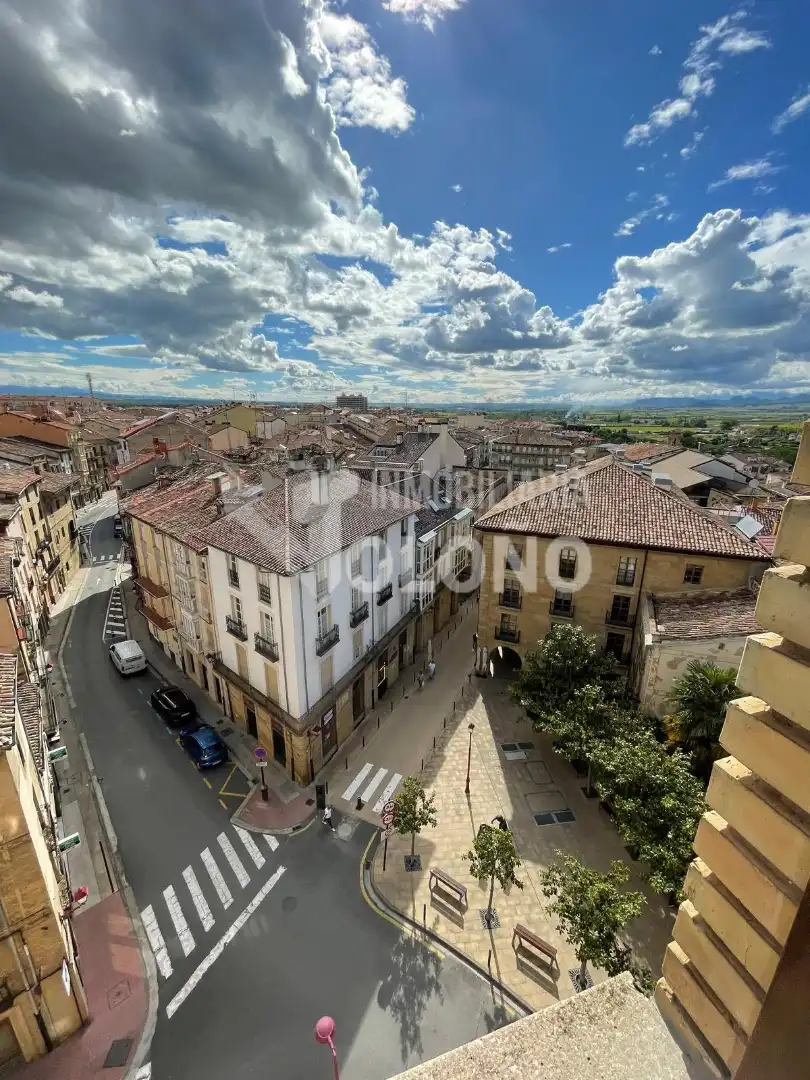 Piso con ascensor en venta en Calle Hermanos Sánchez del Río 11
