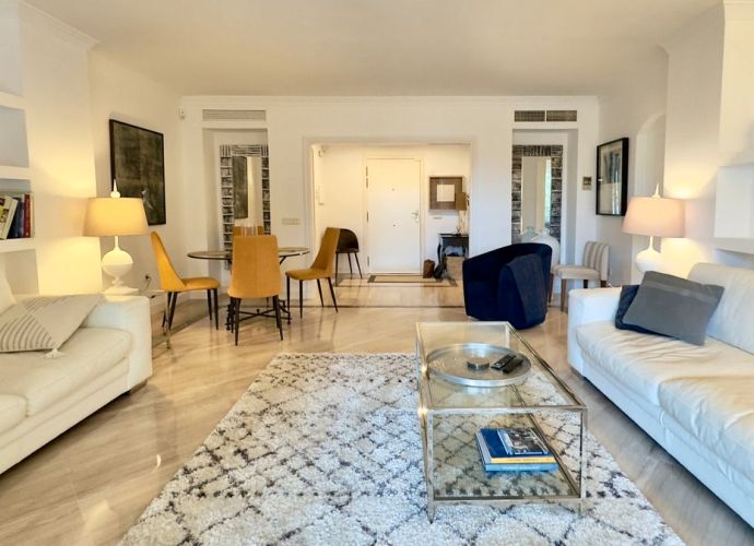 Living room of Apartment for sale in Marbella  with Air Conditioner, Storage room and Furnished