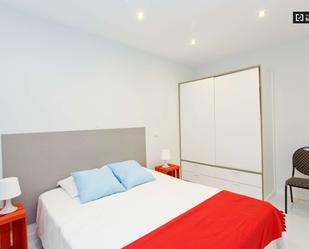 Bedroom of Apartment to share in  Madrid Capital  with Air Conditioner and Terrace