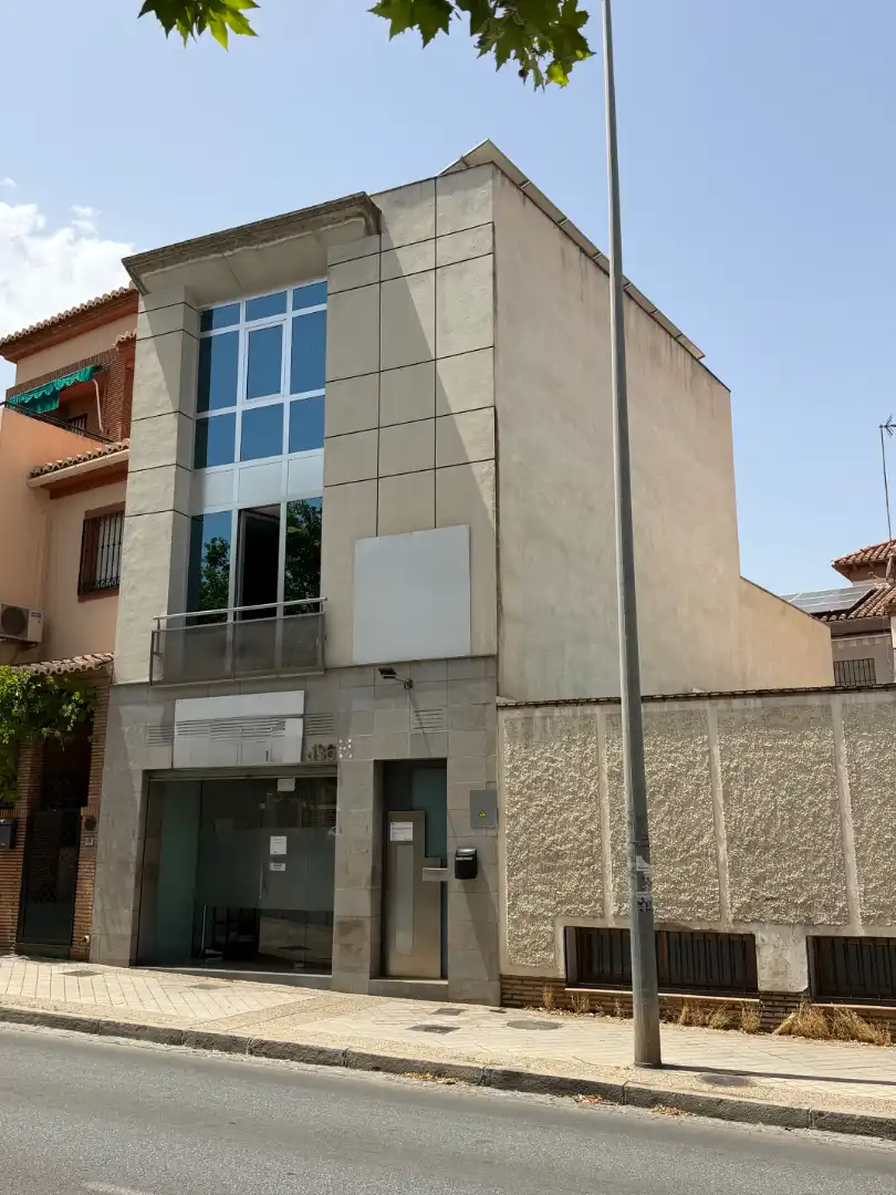 Vista exterior de Casa o xalet en venda en Granada amb Aire condicionat, Moblat i Balcó