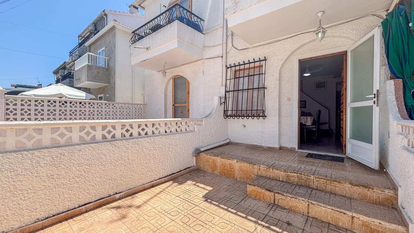 Vista exterior de Casa o xalet en venda en Santa Pola amb Aire condicionat, Terrassa i Moblat