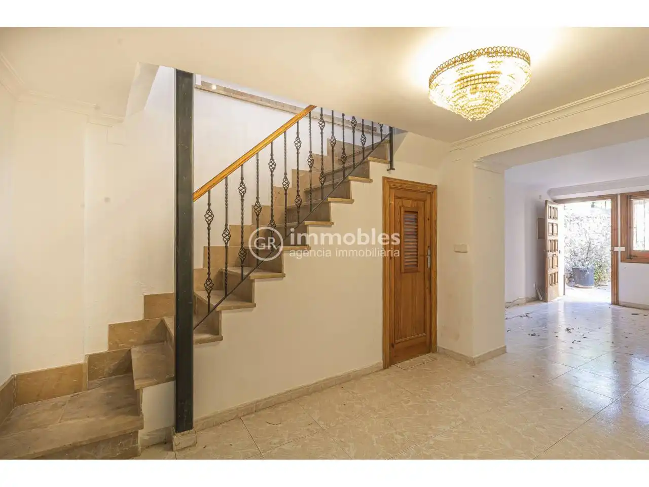Einfamilien-Reihenhaus zum Verkauf in Alaró mit Privatgarten und Terrasse