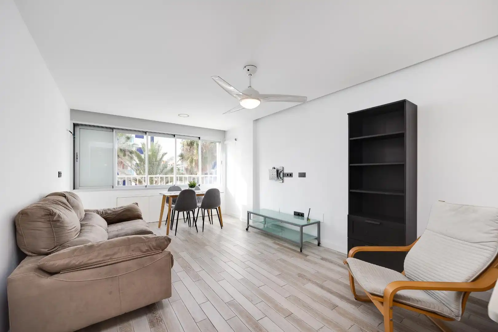 Sala d'estar de Apartament en venda en Torrevieja amb Aire condicionat, Terrassa i Traster
