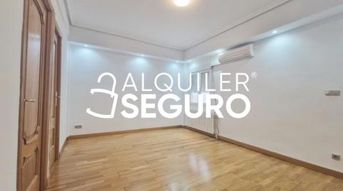Photo 3 of Flat to rent in De Cipriano Sancho , Ventas, Madrid