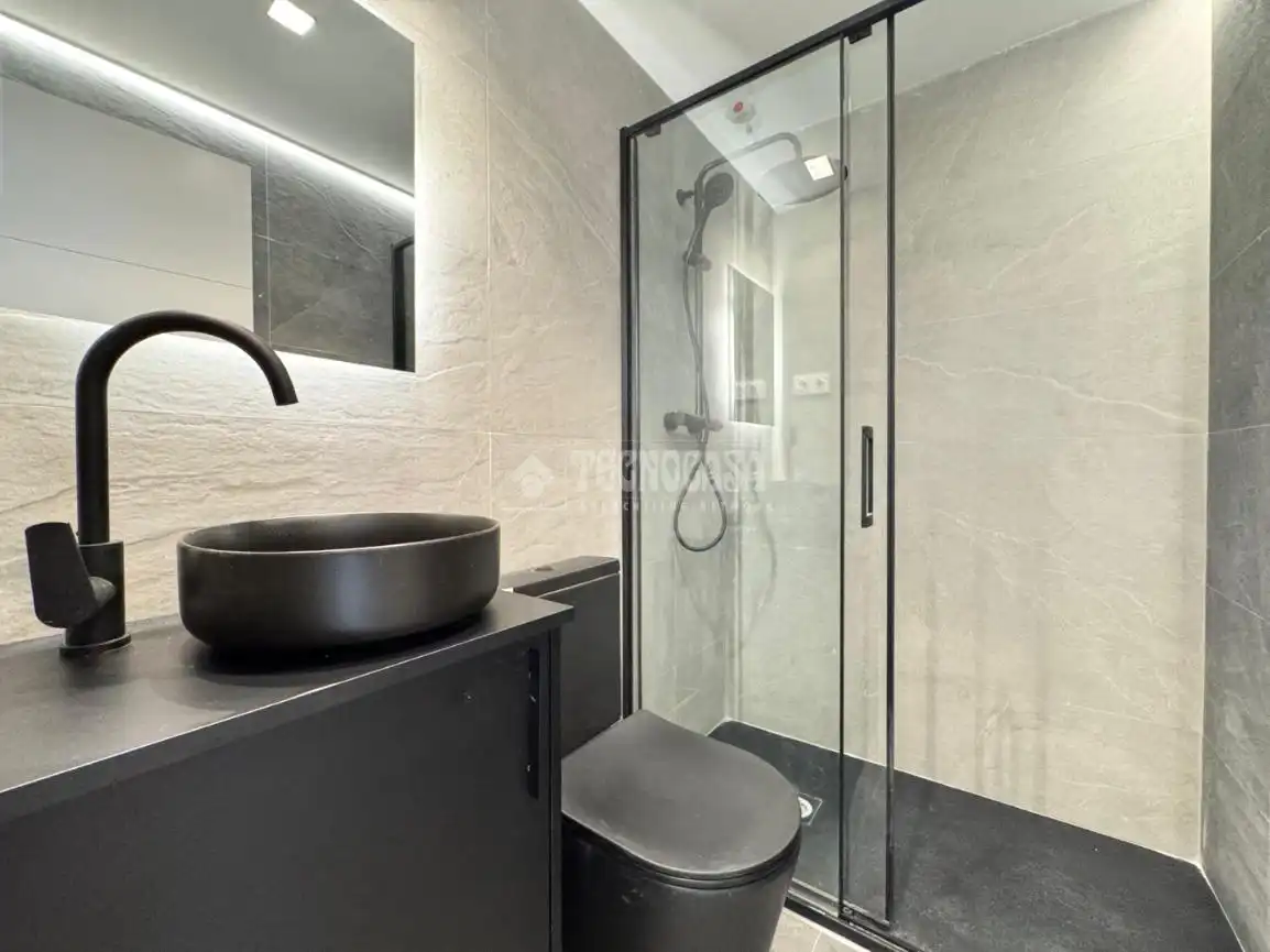 Bathroom of Flat for sale in Alcobendas  with Air Conditioner and Heating