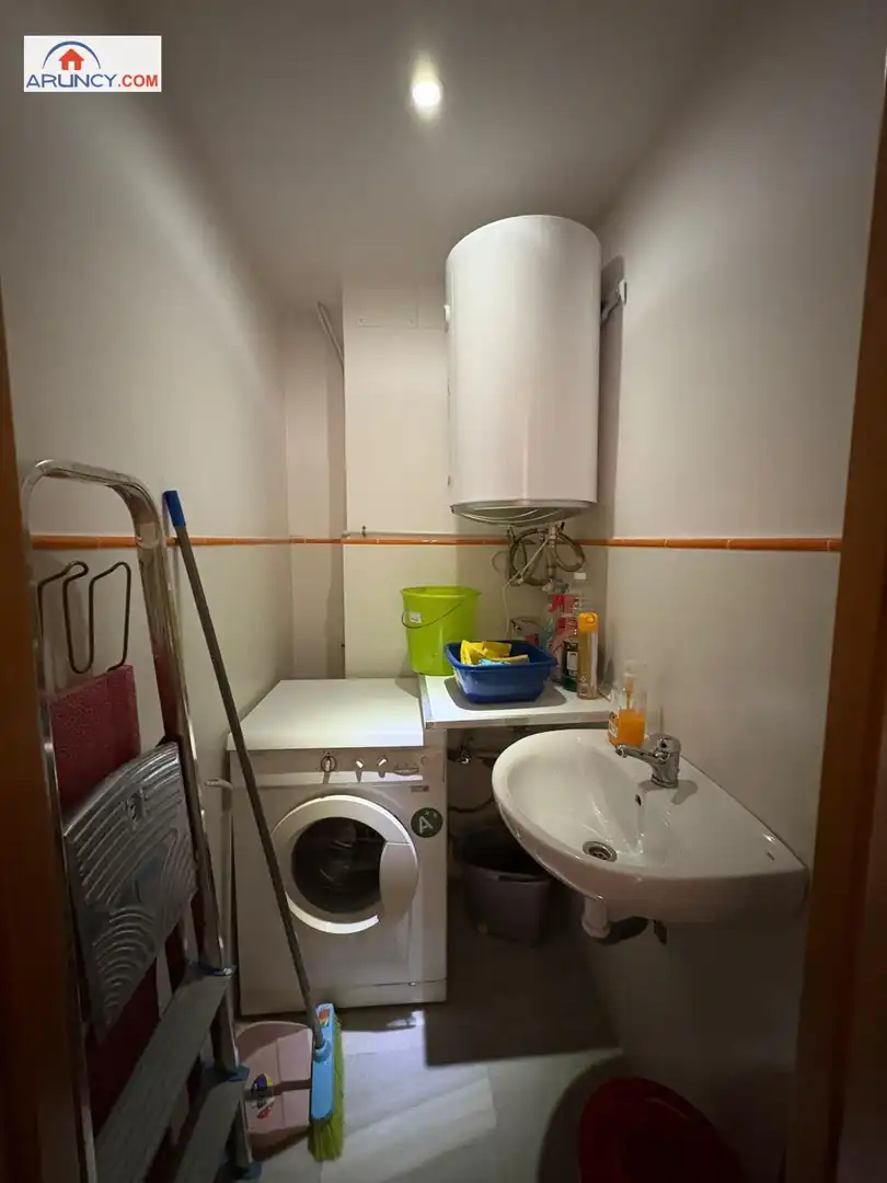 Bathroom of Flat for sale in Sevilla  with Air Conditioner, Terrace and Storage room