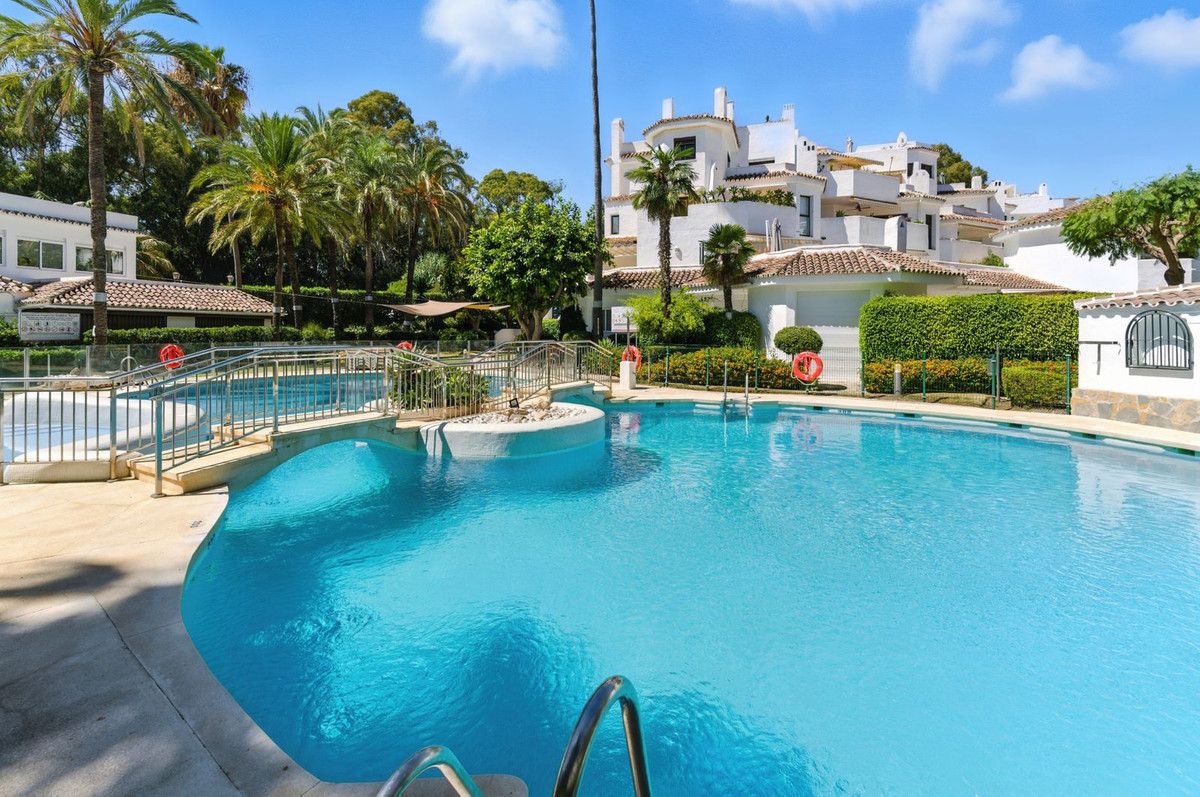 Swimming pool of Planta baja for rent in Marbella  with Air Conditioner, Private garden and Terrace