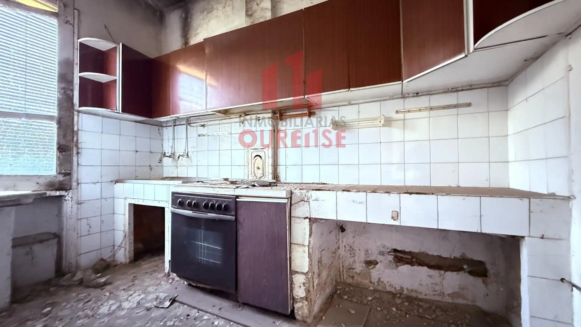 Kitchen of Buildings for sale in Ourense Capital 