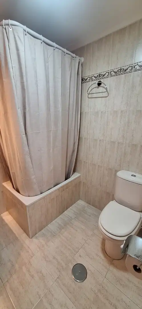 Bathroom of Flat for rent in  Sevilla Capital  with Air Conditioner and Balcony