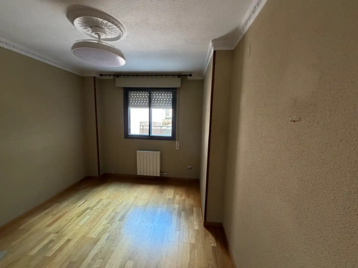 Habitación de Piso de alquiler en Valladolid con Calefacción, Parquet y Terraza