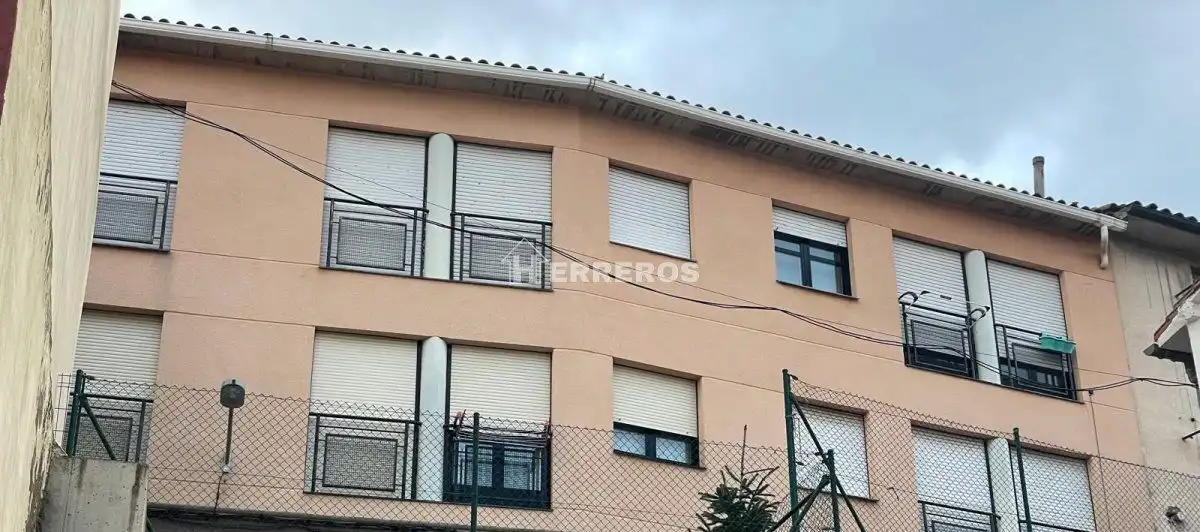 Vista exterior de Apartament en venda en Albelda de Iregua amb Calefacció i Moblat