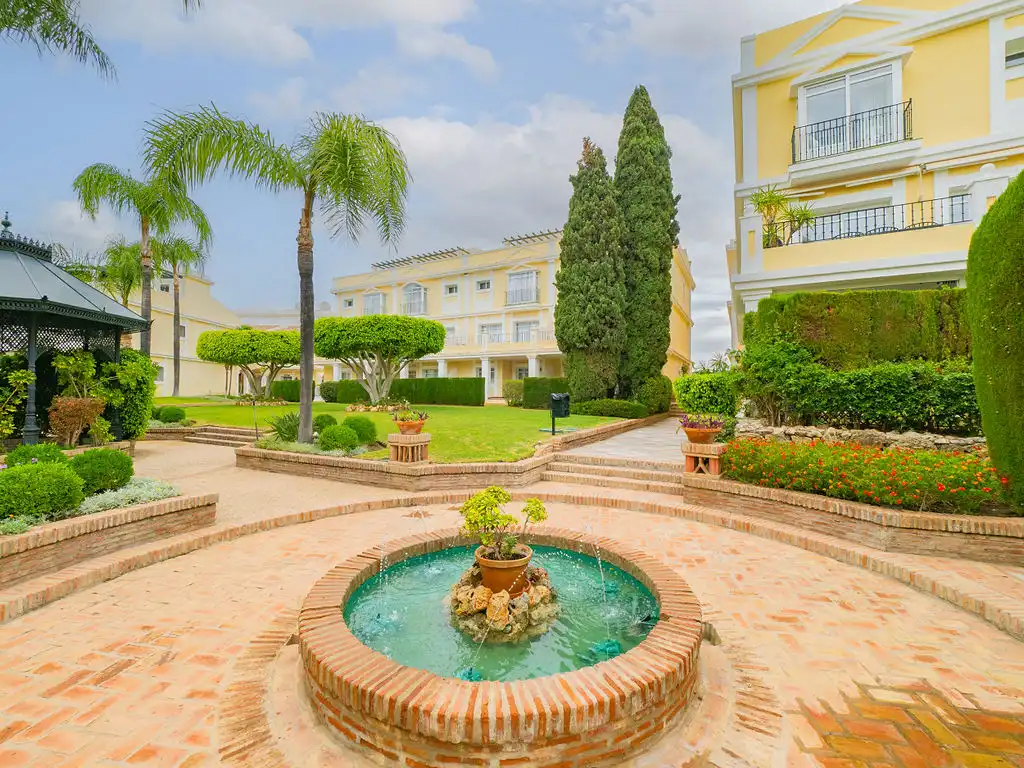 Jardín de Dúplex en venta en Marbella con Piscina