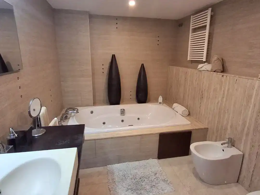Baño de Dúplex en venta en Calella con Aire acondicionado, Piscina y Balcón