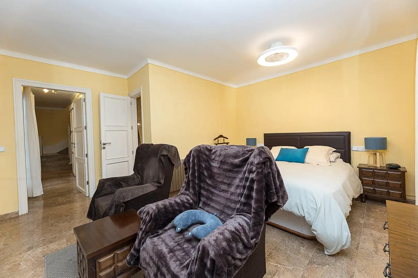 Habitación de Casa adosada en venta en Calvià con Aire acondicionado, Calefacción y Jardín privado