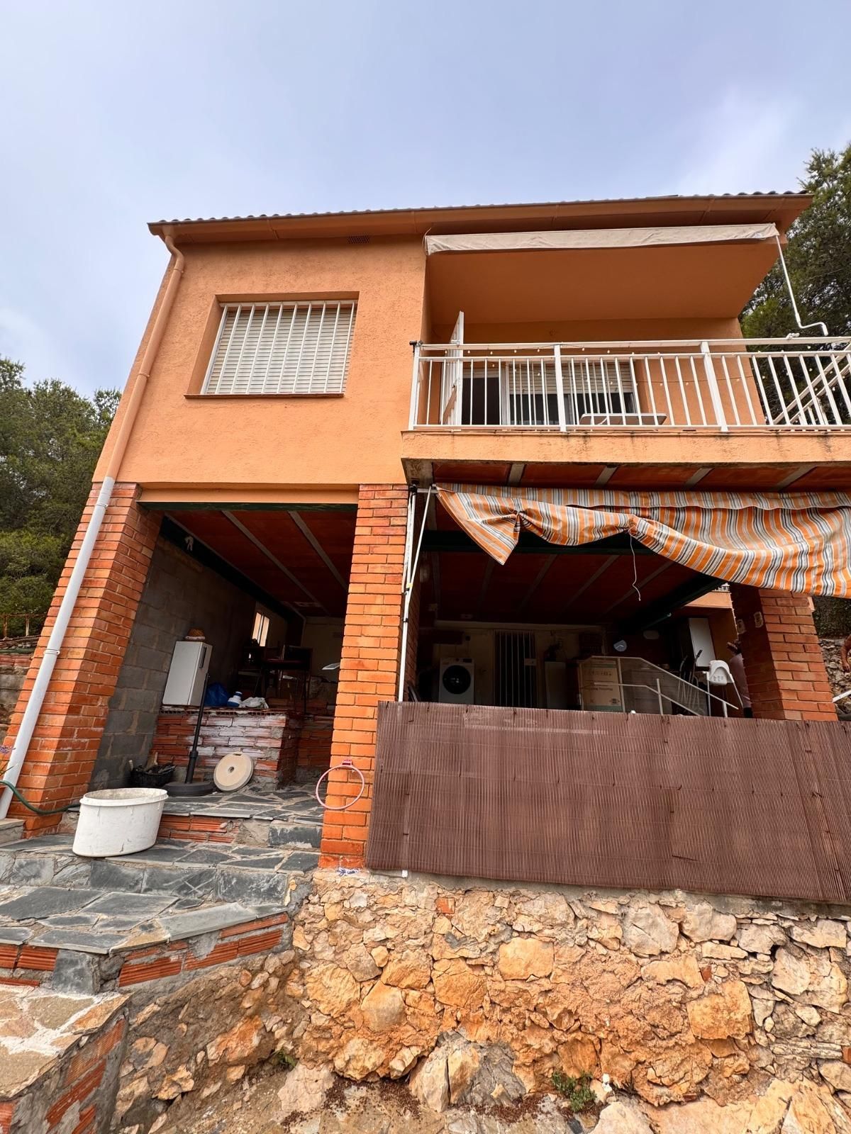Exterior view of House or chalet for sale in La Bisbal del Penedès  with Air Conditioner and Terrace