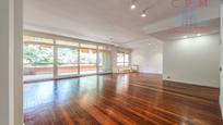 Sala d'estar de Pis de lloguer en La Moraleja amb Aire condicionat, Calefacció i Parquet