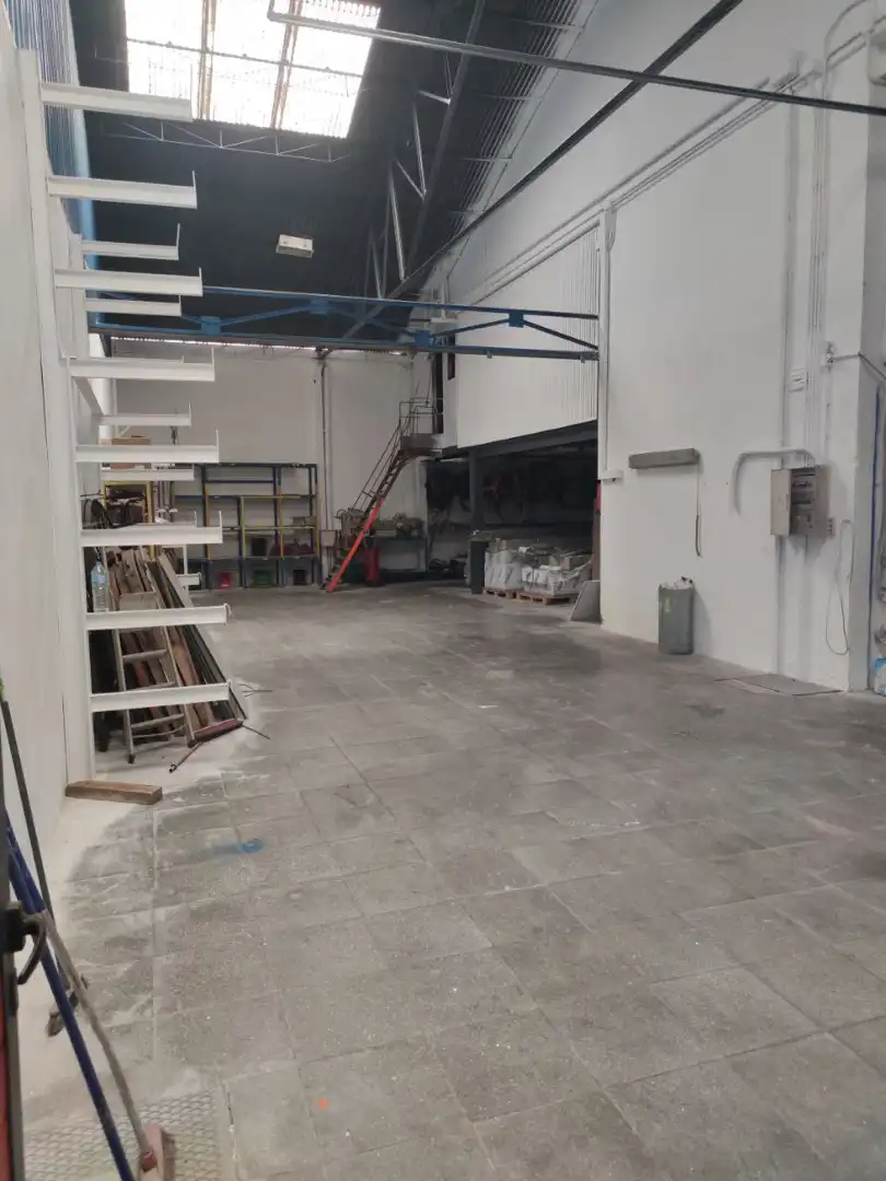 Nau industrial en venda en Peligros amb Alarma