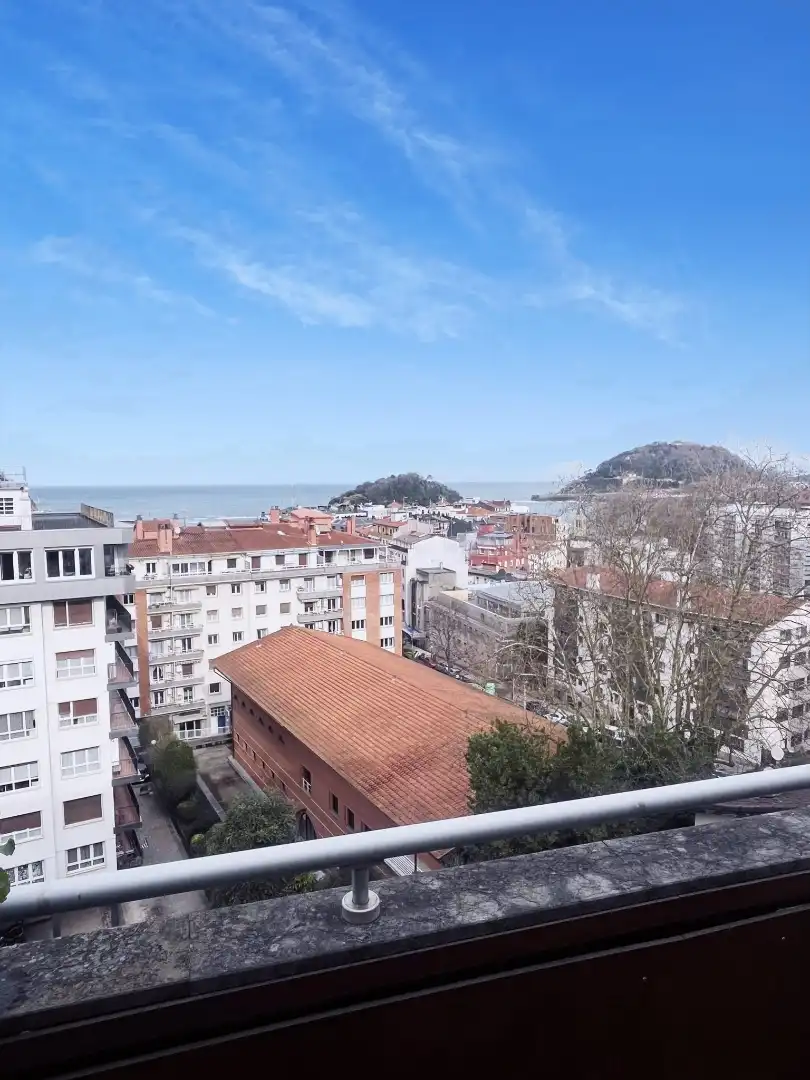 Vista exterior de Àtic en venda en Donostia - San Sebastián  amb Aire condicionat, Calefacció i Terrassa