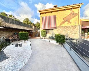 Vista exterior de Casa o xalet en venda en Maspujols amb Aire condicionat, Jardí privat i Parquet