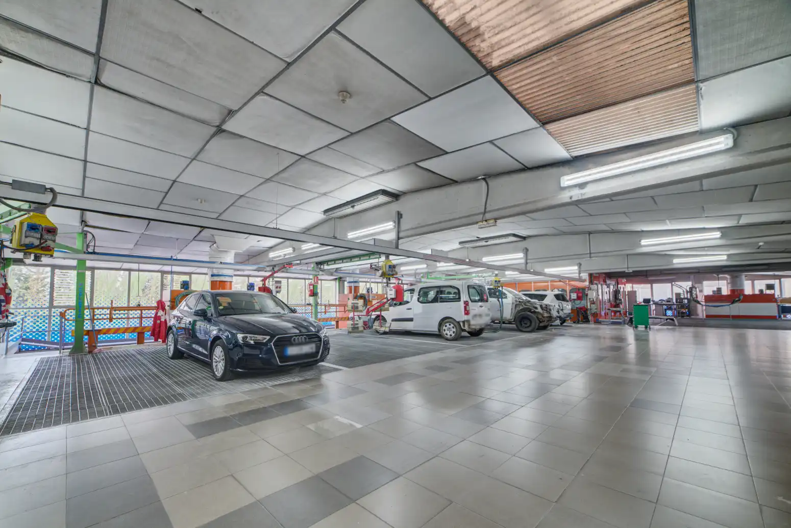 Parkplatz von Fabrikhallen zum Verkauf in Berriozar