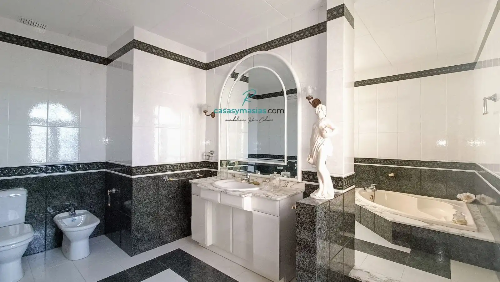 Baño de Finca rústica de alquiler en Font-rubí con Aire acondicionado, Calefacción y Jardín privado