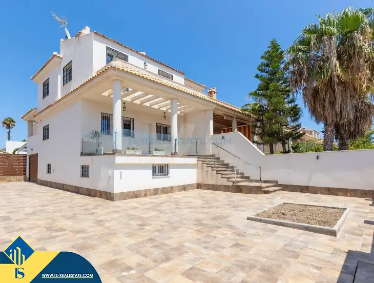 Chalet en venta en Nueva Torrevieja - Aguas Nuevas