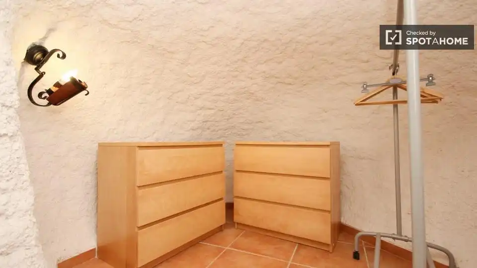 Flat for share in Granada  with Air Conditioner, Heating and Furnished