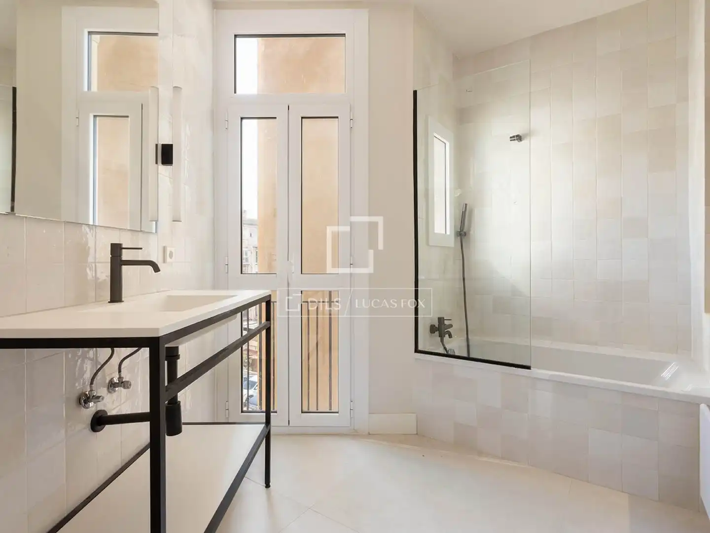 Bathroom of Flat for sale in Barcelona  with Air Conditioner, Heating and Parquet flooring