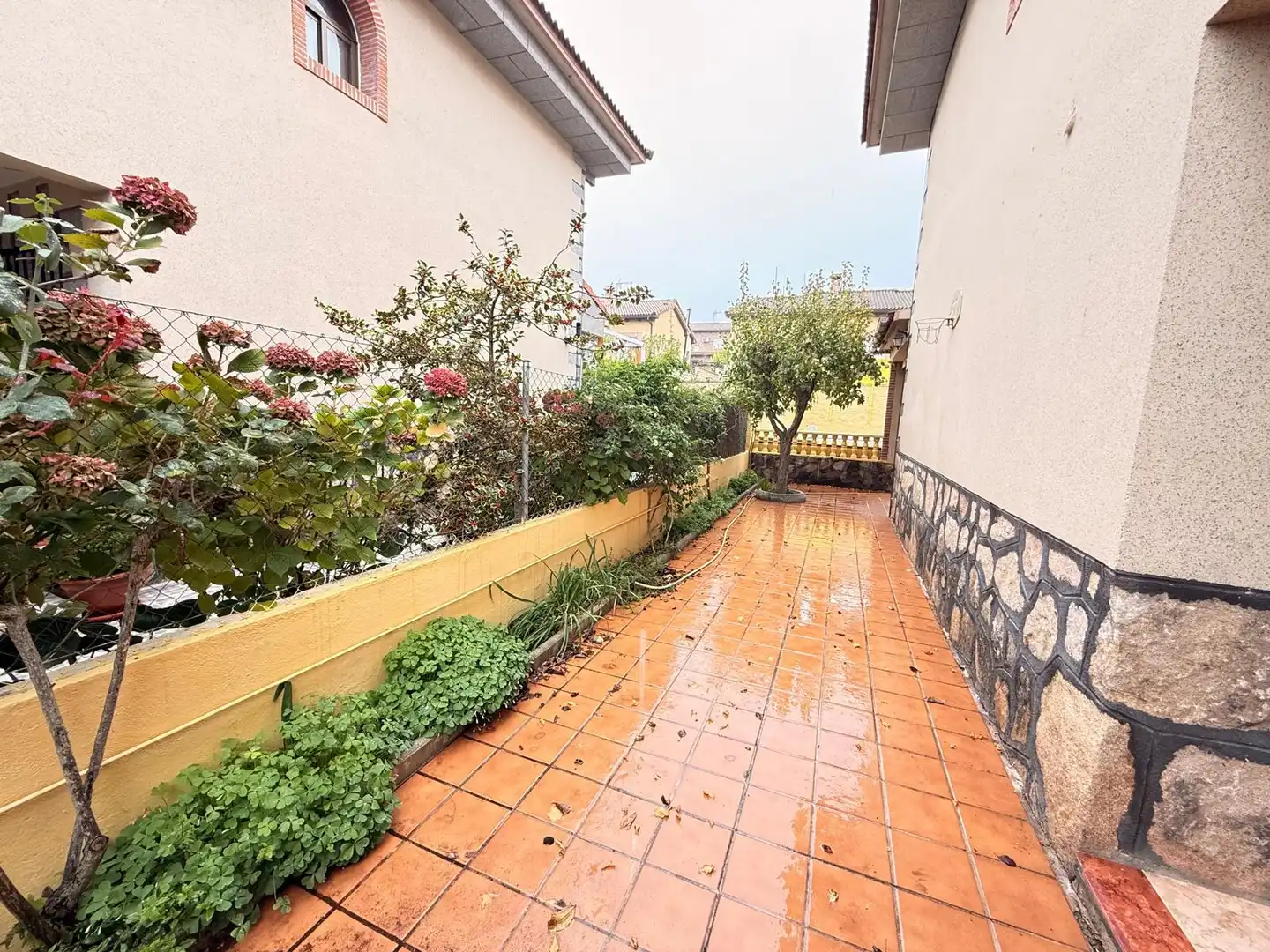 Vista exterior de Casa adosada en venta en Higuera de las Dueñas con Calefacción, Jardín privado y Terraza
