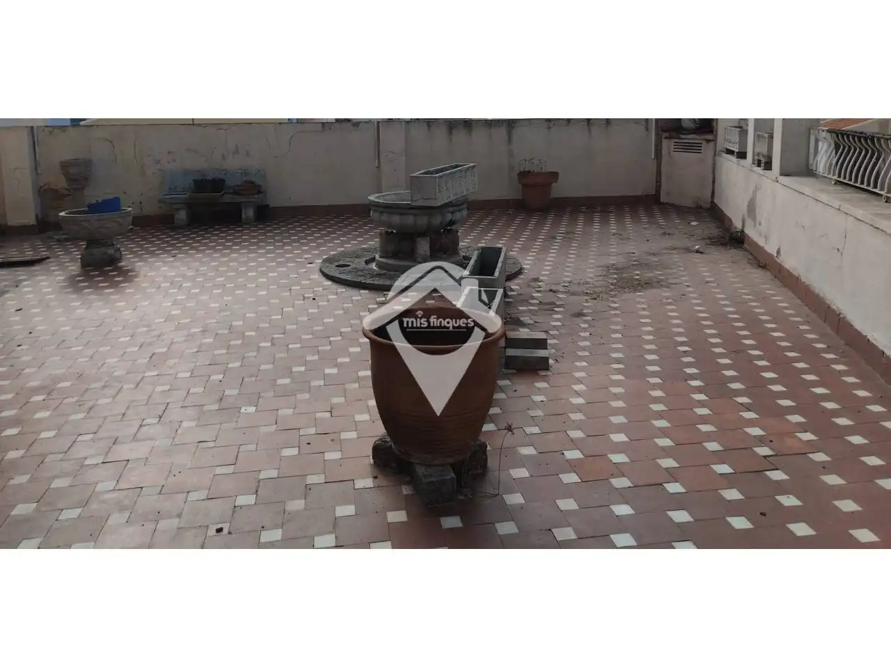 Terrasse von Gebäude zur Miete in Sabadell