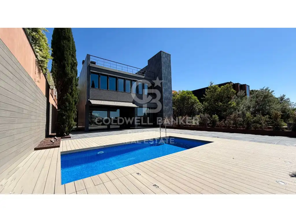 Vista exterior de Casa o chalet en venta en Barcelona con Terraza y Piscina