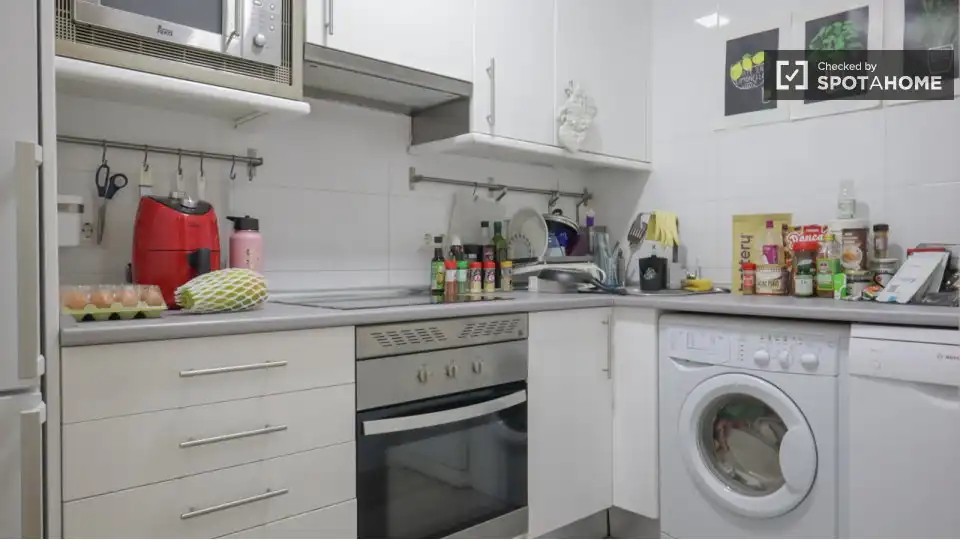 Room in Cortes - Huertas