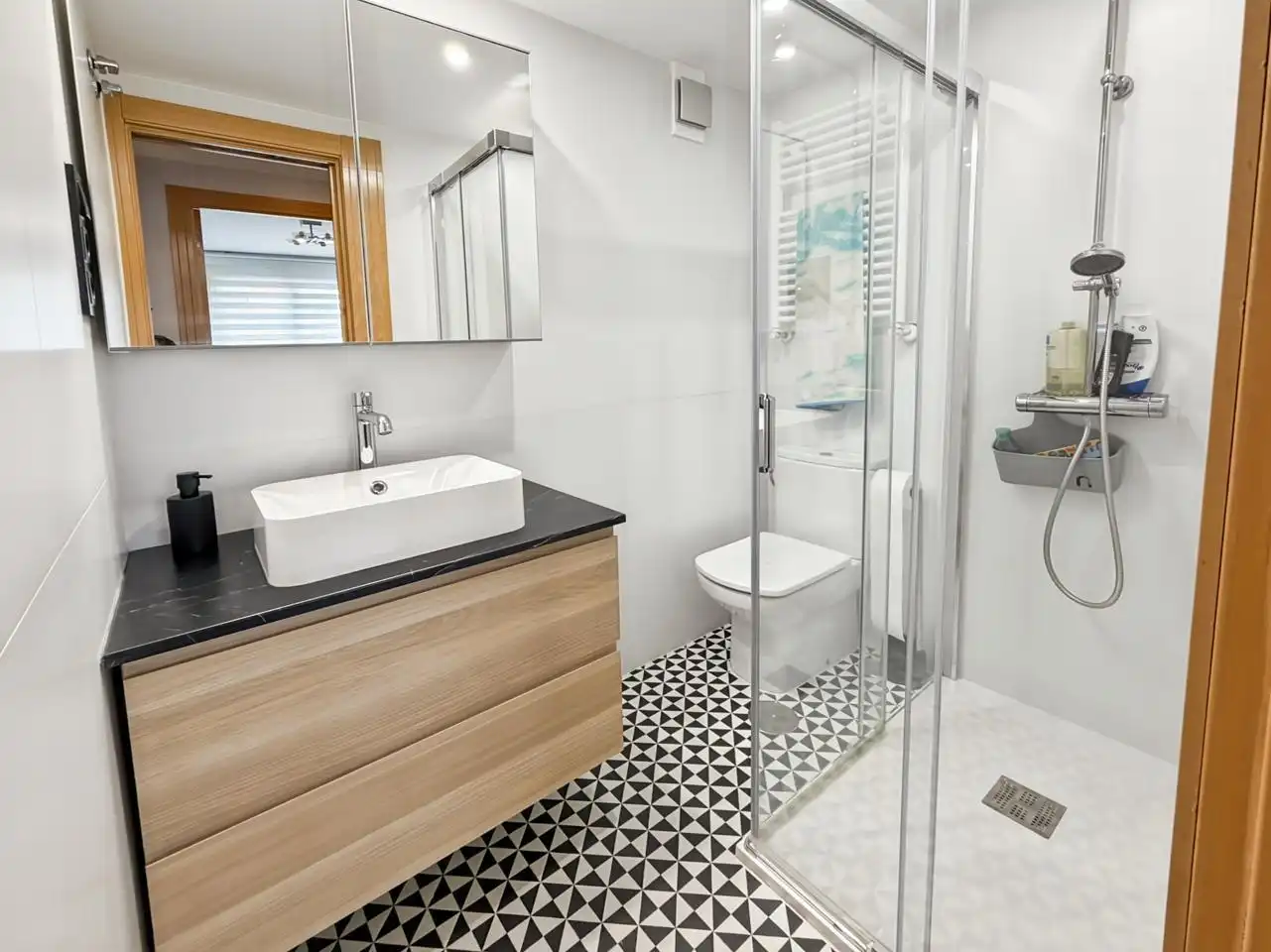 Baño de Piso en venta en Madrid con Aire acondicionado, Calefacción y Piscina comunitaria