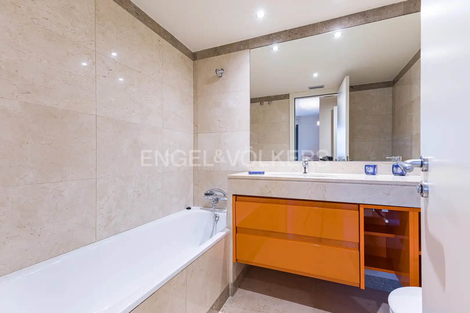 Badezimmer von Wohnung zur Miete in Barcelona mit Klimaanlage, Heizung und Parkett