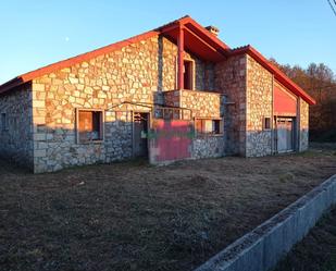 Vista exterior de Casa o xalet en venda en O Rosal   amb Calefacció i Jardí privat