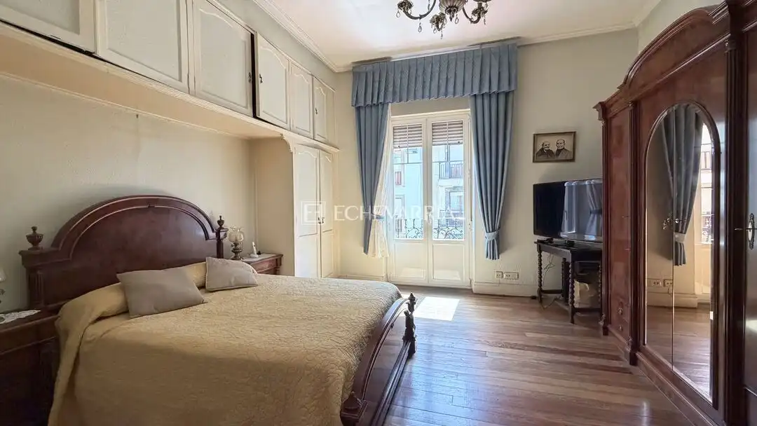 Habitación de Piso en venta en Getxo  con Calefacción, Trastero y Balcón