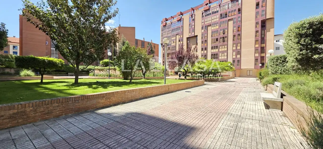 Vista exterior de Piso en venta en Valladolid con Calefacción y Trastero