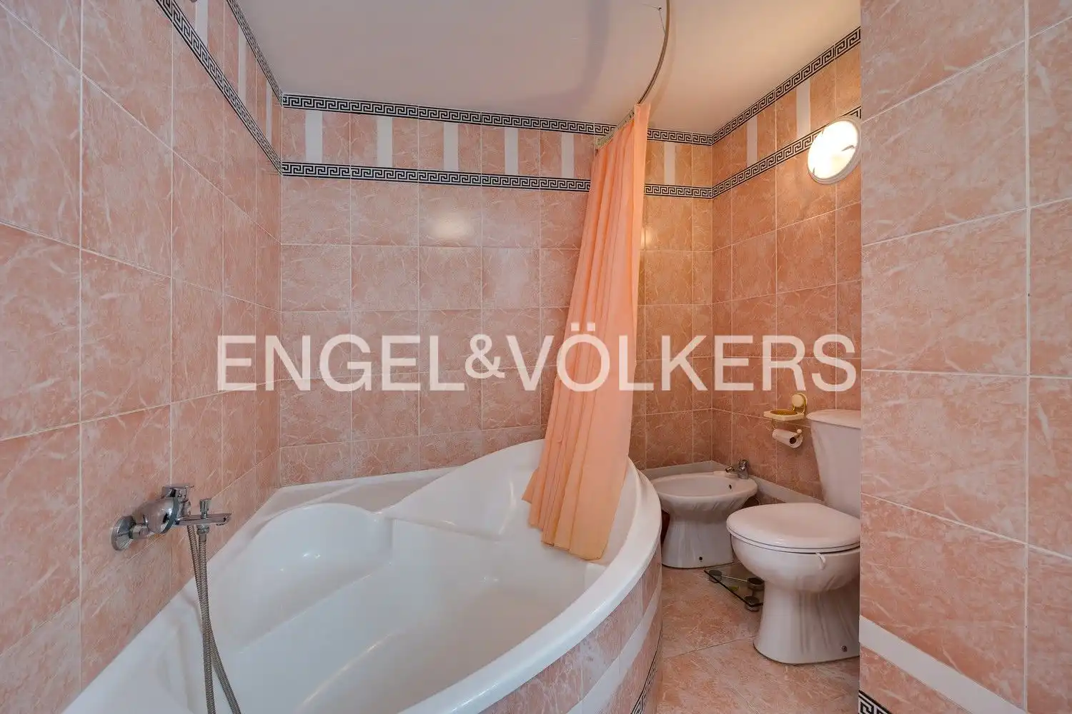 Bathroom of Flat for sale in Torrevieja  with Air Conditioner, Heating and Private garden