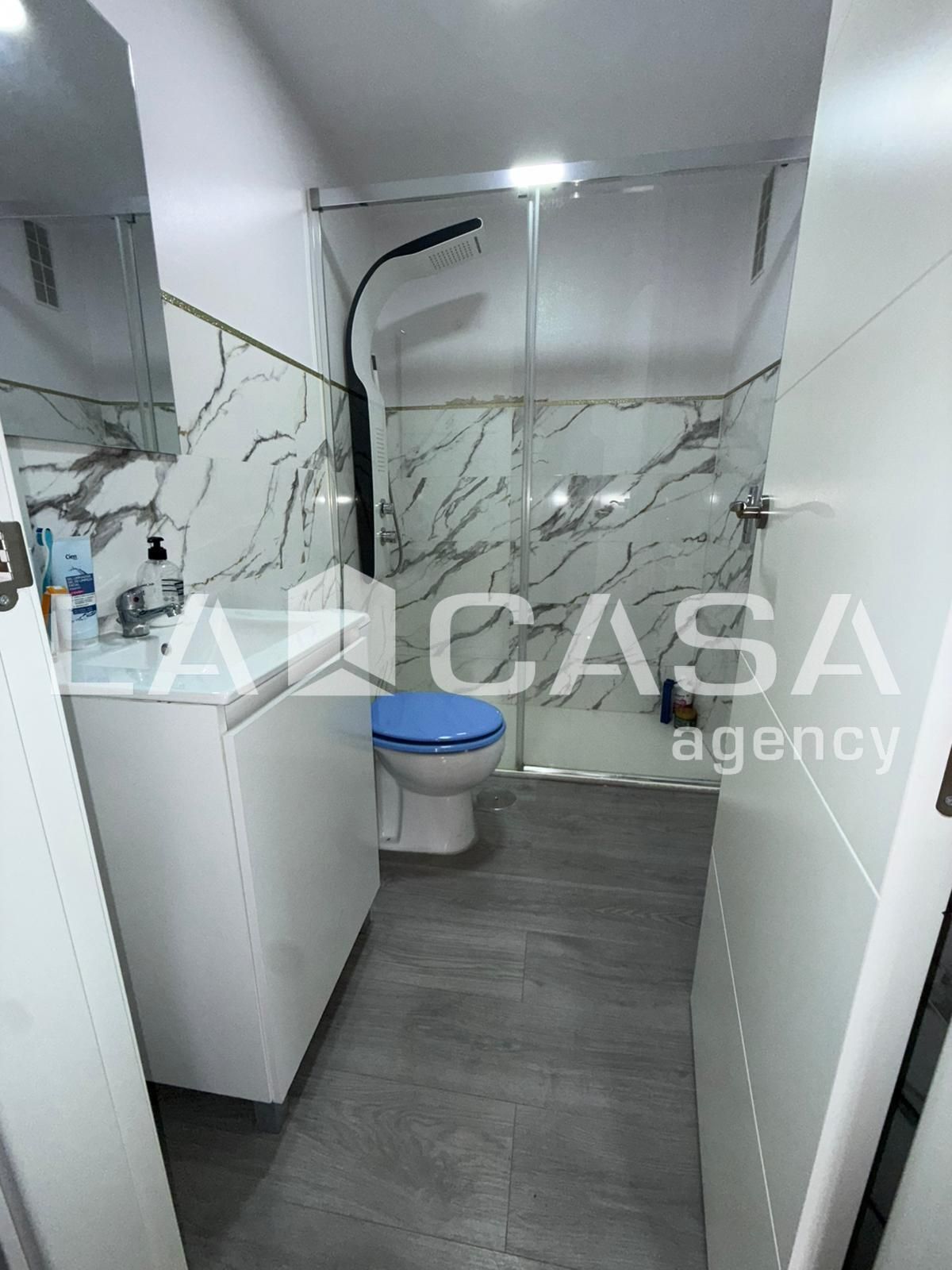 Bany de Pis en venda en Dos Hermanas amb Terrassa, Traster i Balcó