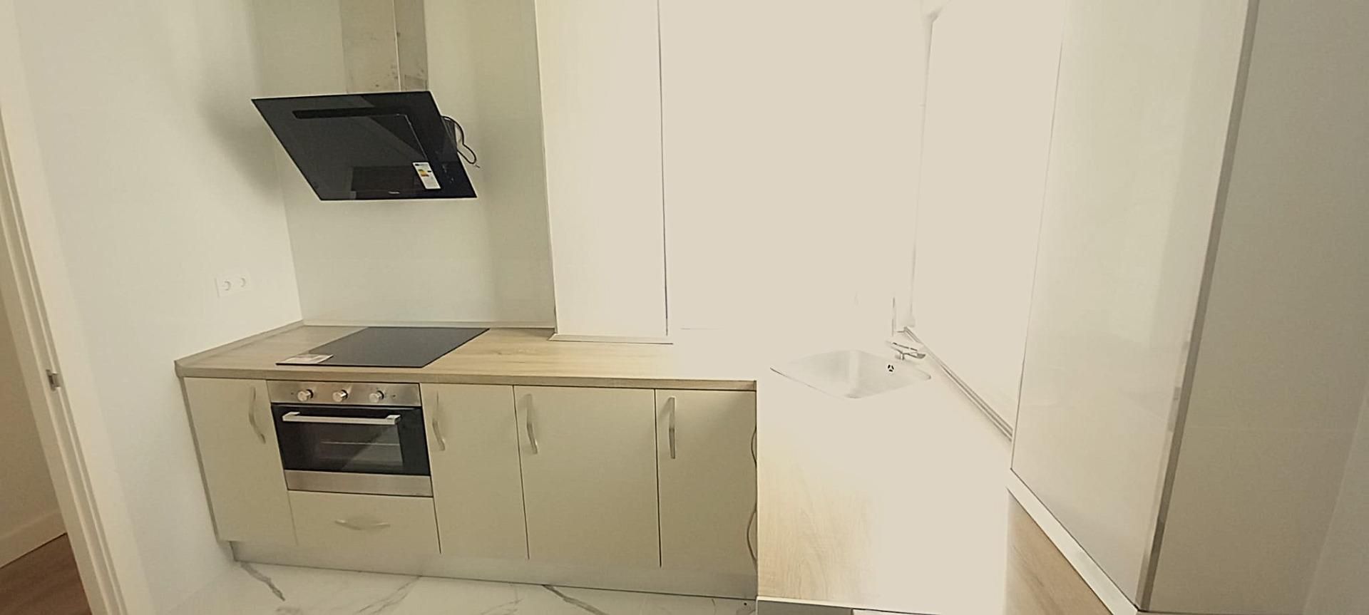 Cuina de Pis en venda en Torrelavega  amb Calefacció, Terrassa i Balcó