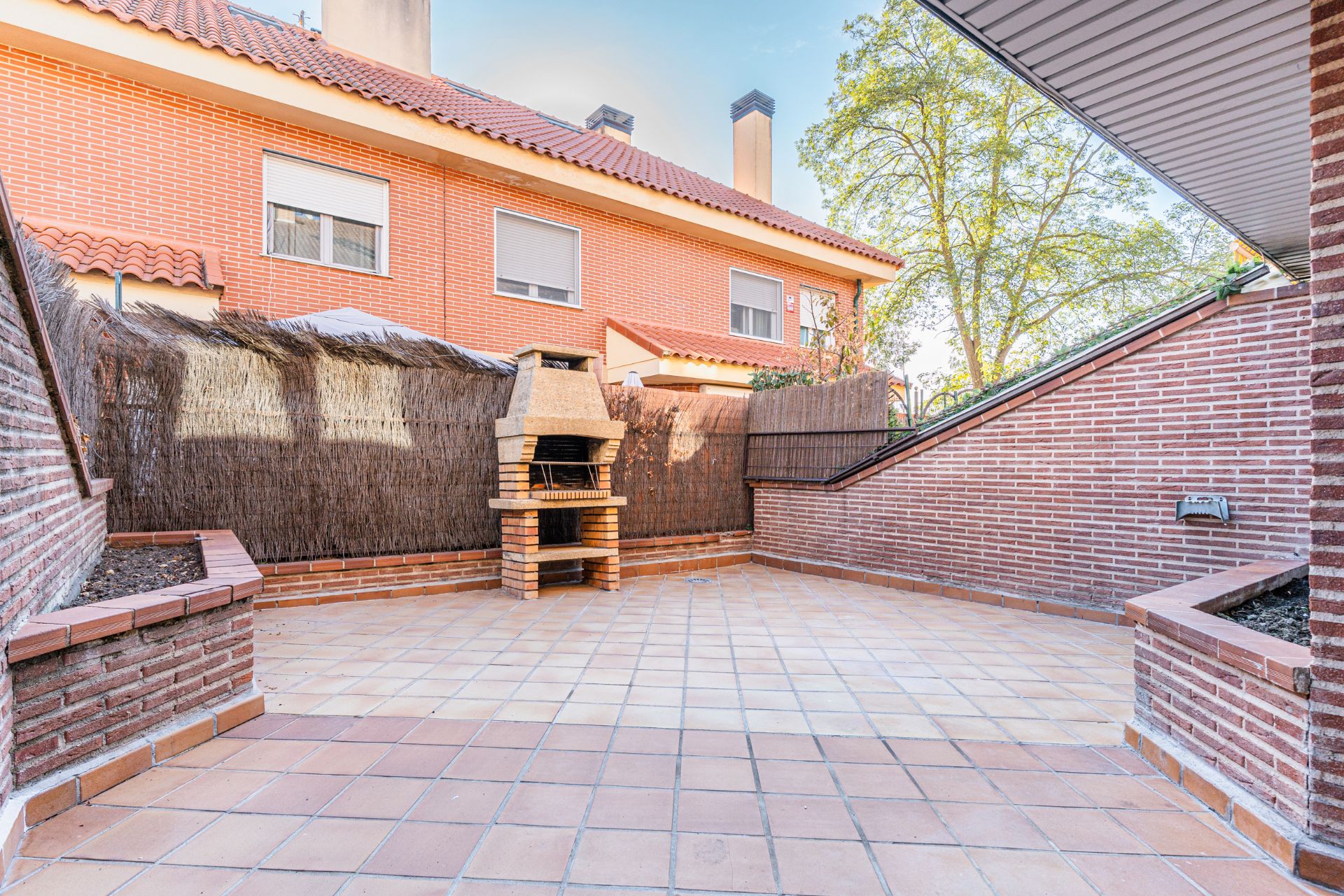 Terraza de Casa adosada en venta en Majadahonda con Calefacción, Jardín privado y Piscina