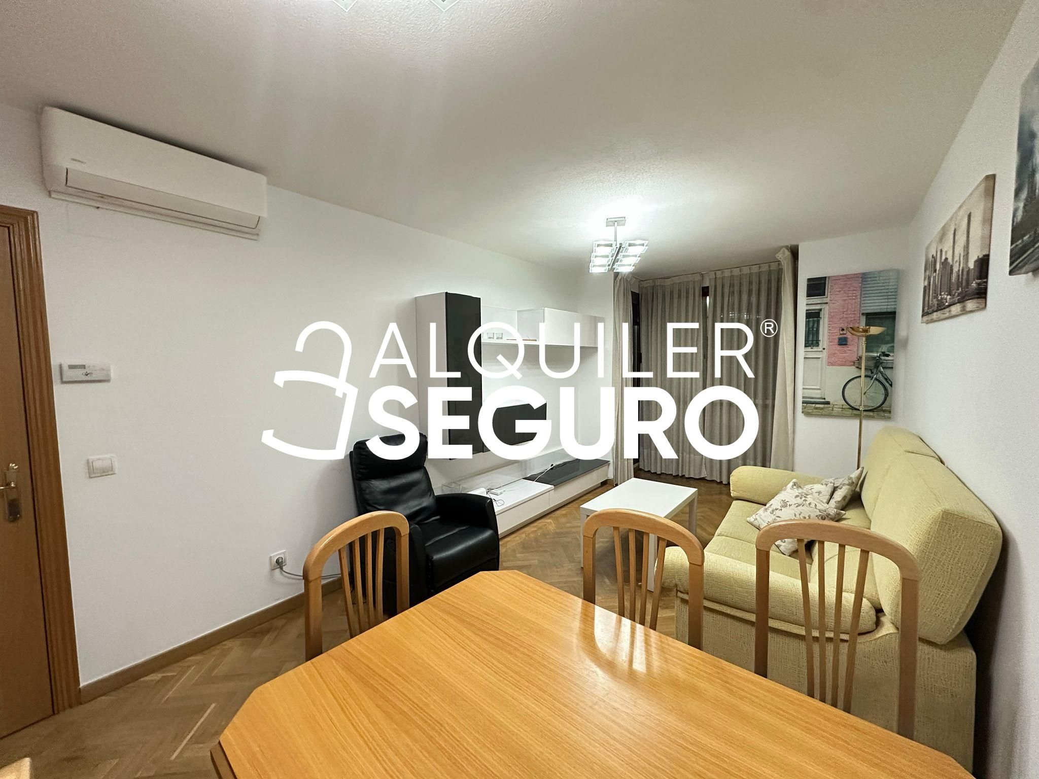 Living room of Flat for rent in  Madrid Capital  with Air Conditioner, Heating and Swimming Pool