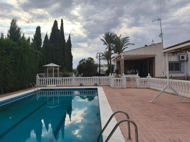 Villa con piscina in vendita a Peña de las Águilas