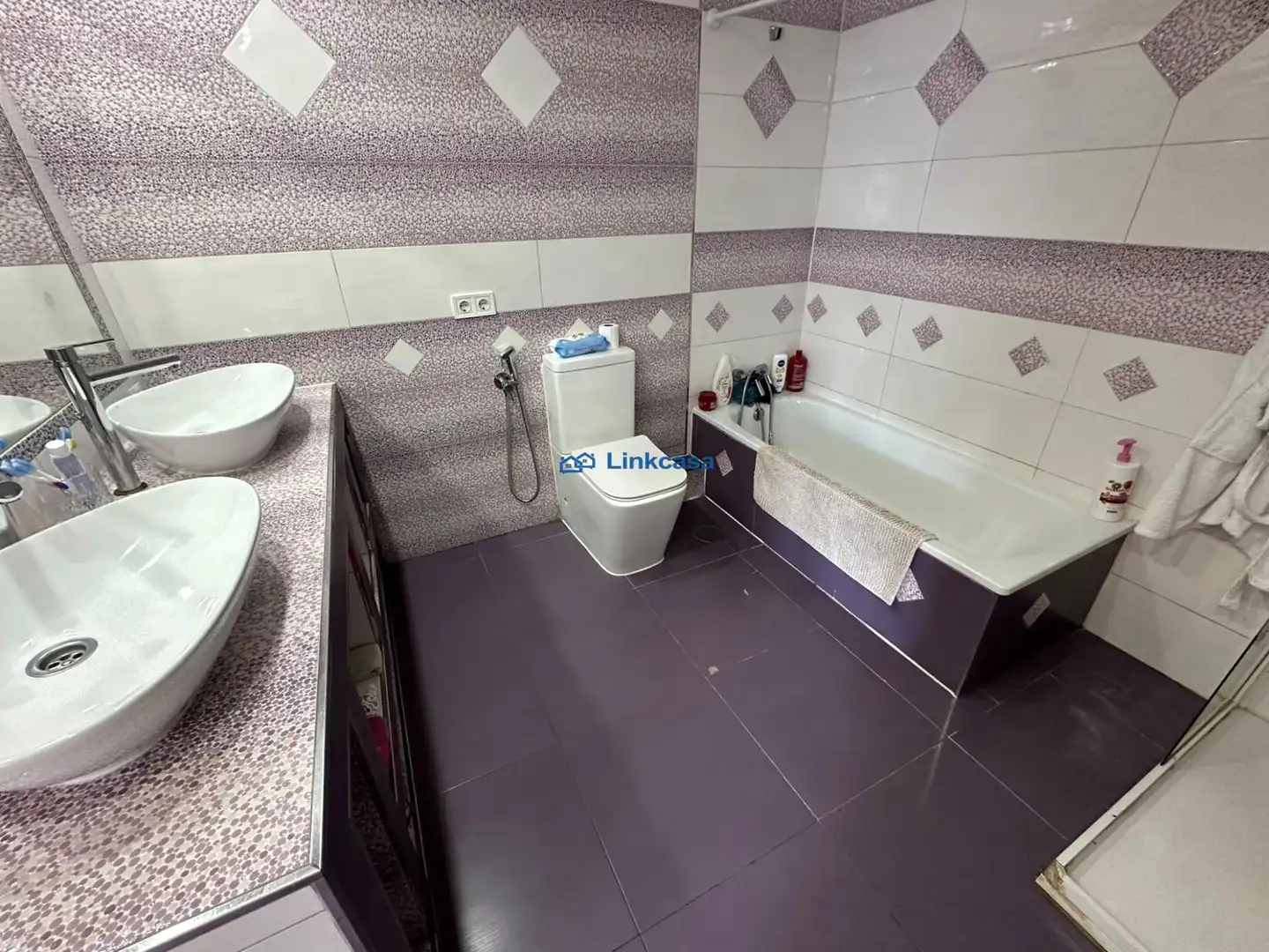 Bathroom of Flat for sale in Madrid  with Air Conditioner and Heating